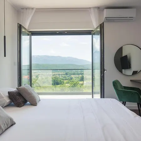 Luxurious In Dicmo
