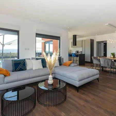 Luxurious In Dicmo