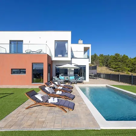 Luxurious In * Dicmo