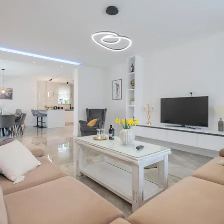 Amazing In With Kitchen Holiday home Zmijavci
