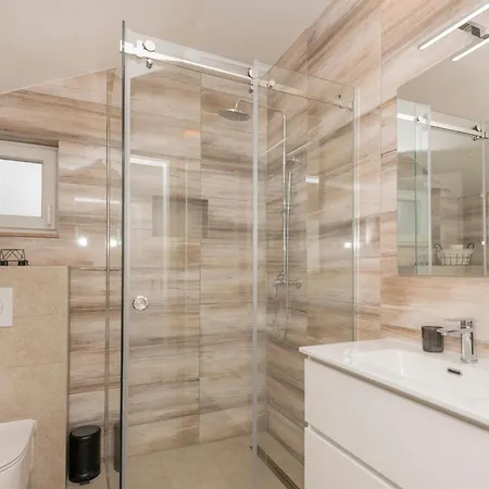 Amazing In With Kitchen Holiday home