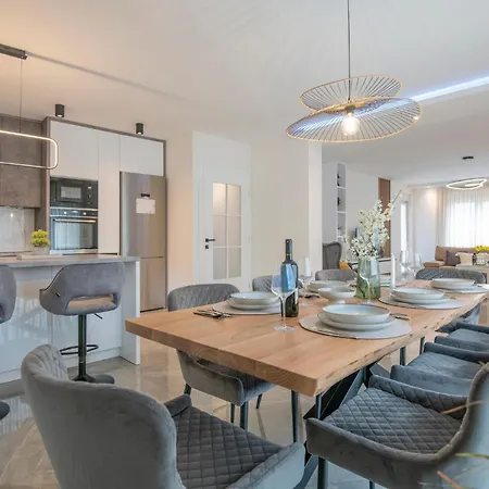 Amazing In With Kitchen Holiday home *