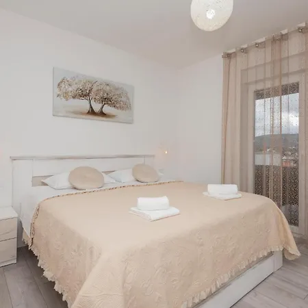 Holiday home Amazing In With Kitchen *