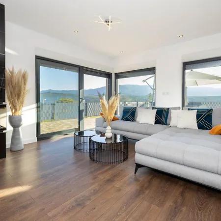 Amazing In With Kitchen Semesterbostad *