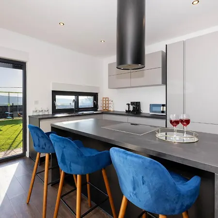 Amazing In With Kitchen