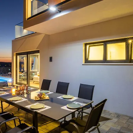 Amazing In With Kitchen Semesterbostad *